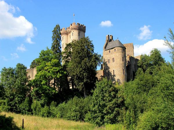 Produktbild: CALVENDO Puzzle Kasselburg bei Pelm | 1000 Teile Lege-Gr&ouml;&szlig;e 64x48cm Foto-Puzzle f&uuml;r gl&uuml;ckliche Stunden