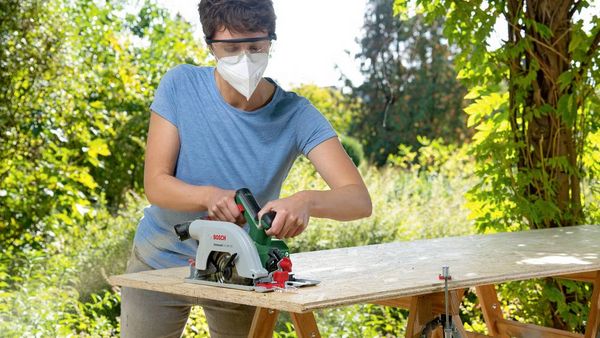 Produktbild: Bosch Home and Garden Universal Circ 18V-53 Akku-Handkreiss&auml;ge Schnitttiefe max. (90&deg;) 53 mm ohne Akku 18 V 2.5 Ah