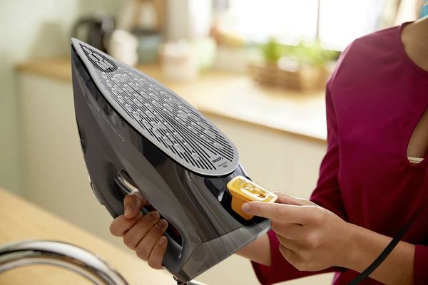 Produktbild: Philips Home DST7511/80 Dampfb&uuml;geleisen Schwarz 3200W