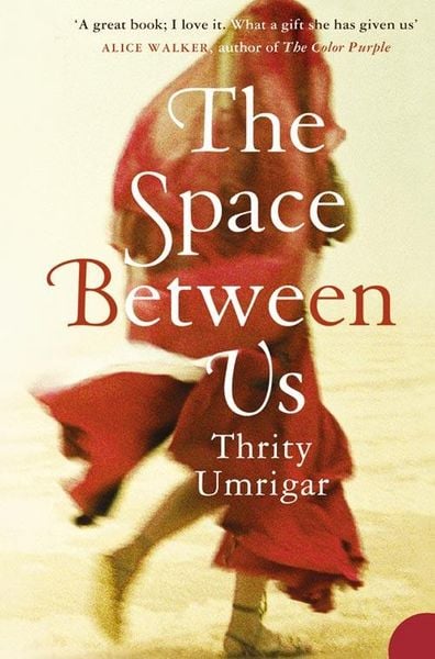 Produktbild: SPACE BETWEEN US PB