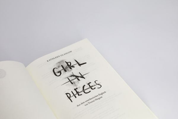 Produktbild: Girl in Pieces