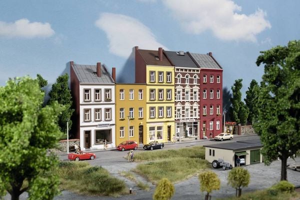 Produktbild: Auhagen 11467 H0 Halbreliefh&auml;user Schmidtstra&szlig;e 18/20/22/24/26