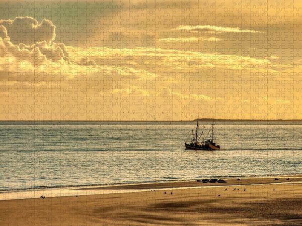 Produktbild: CALVENDO Puzzle Ruhige Wellen, goldene Luft | 1000 Teile Lege-Gr&ouml;&szlig;e 64x48cm Foto-Puzzle f&uuml;r gl&uuml;ckliche Stunden