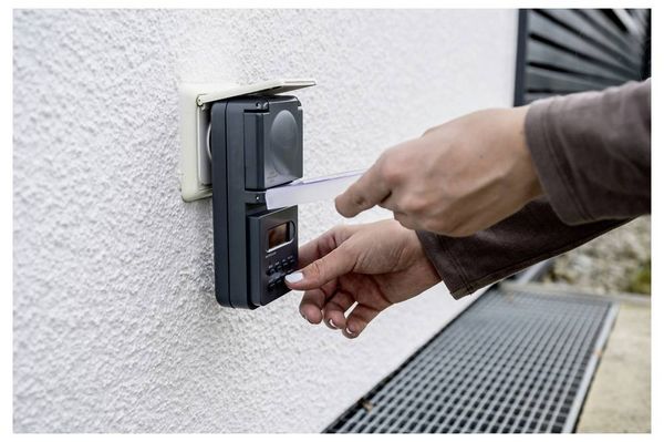 Produktbild: Brennenstuhl 1506706 Steckdosen-Zeitschaltuhr digital Wochenprogramm IP44 EIN/AUS-Programm, Sommer-/Winterzeitumstellung, Zufallsfunktion