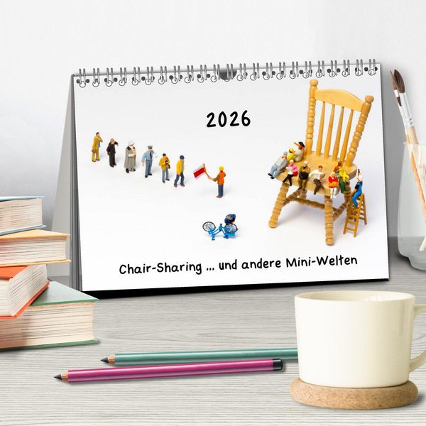 Produktbild: Chair-Sharing ... und andere Mini-Welten (Tischkalender 2026 DIN A5 quer), CALVENDO Monatskalender