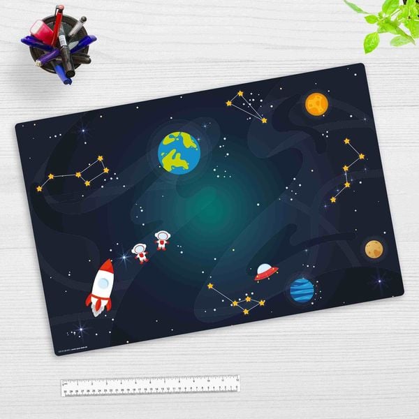 Produktbild: Cover-your-desk Schreibtischunterlage f&uuml;r Kinder und Erwachsene Weltraumabenteuer, aus hochwertigem Vinyl , 60 x 40 cm
