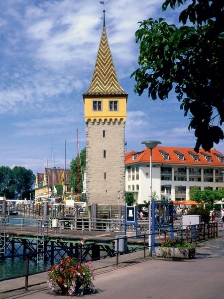 Produktbild: CALVENDO Puzzle Mangturm im Hafen von Lindau | 1000 Teile Lege-Gr&ouml;&szlig;e 64x48cm Foto-Puzzle f&uuml;r gl&uuml;ckliche Stunden