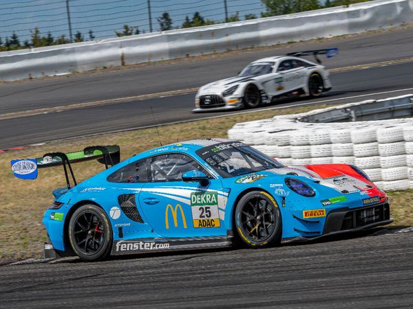 Produktbild: CALVENDO Puzzle Huber Motorsport / Porsche 911 GT3 R | 1000 Teile Lege-Gr&ouml;&szlig;e 64x48cm Foto-Puzzle f&uuml;r gl&uuml;ckliche Stunden