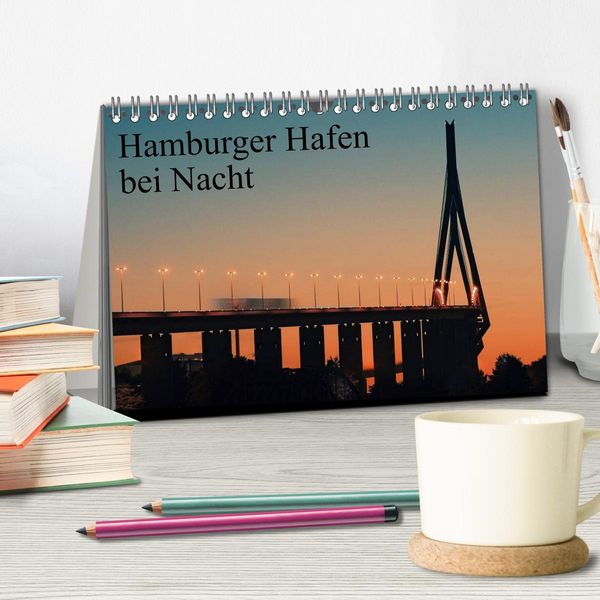 Produktbild: Hamburger Hafen bei Nacht (Tischkalender 2026 DIN A5 quer), CALVENDO Monatskalender