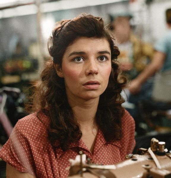 Produktbild: Ein St&uuml;ck Himmel - Staffel 1-2 - Die Geschichte der Holocaust-&Uuml;berlebenden Janina David (Alle 10 Teile) [5 DVDs]