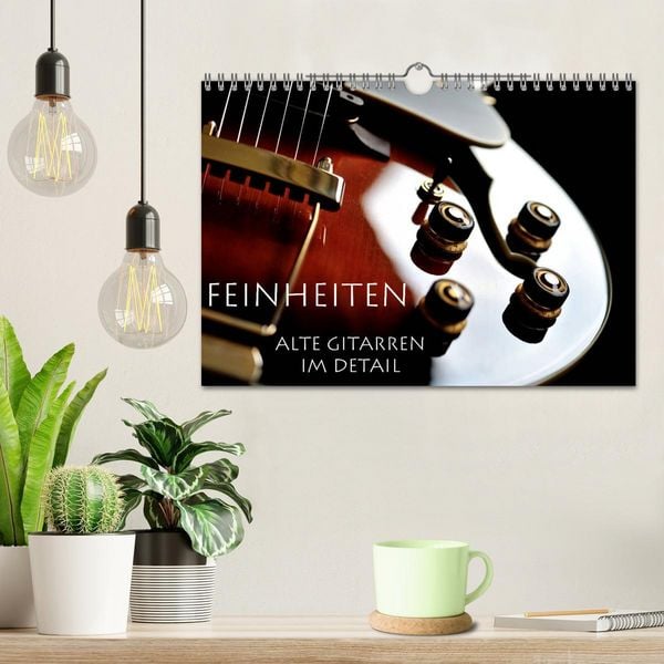 Produktbild: Feinheiten - Alte Gitarren im Detail (Wandkalender 2026 DIN A4 quer), CALVENDO Monatskalender