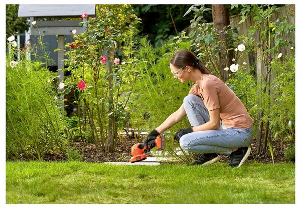 Produktbild: Black & Decker BCSS18B-XJ Akku Akku-Gartenschere Li-Ion