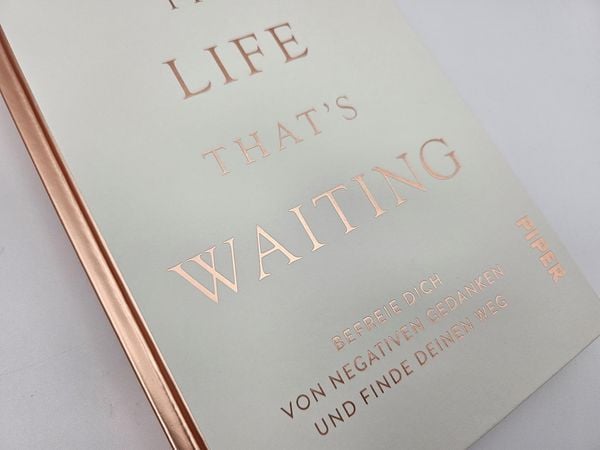 Produktbild: The Life That’s Waiting