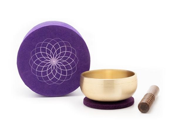 Produktbild: Meditations-Set 'STILLE' mit gegossener Klangschale in einer farbenfrohen Geschenk-Box in Lila