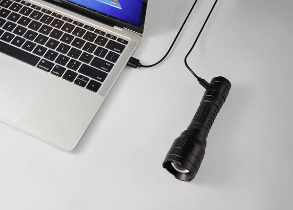 Produktbild: TOOLCRAFT TO-10153320 Taschenlampe Einstellbare Punktgr&ouml;&szlig;e, verstellbar, mit USB-Schnittstelle Li-Ionen Akkus 1100 lm 30 h 228 g