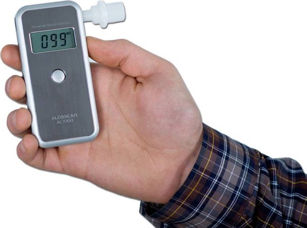 Produktbild: ACE AL7000 Alkoholtester Silber 0 bis 4 &permil; auswechselbarer Sensor, inkl. Display