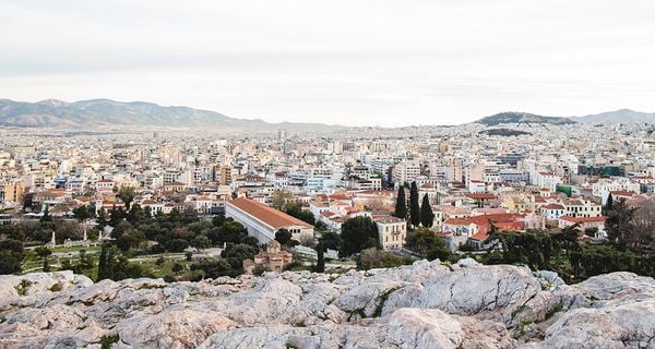 Produktbild: Find Momo across Europe