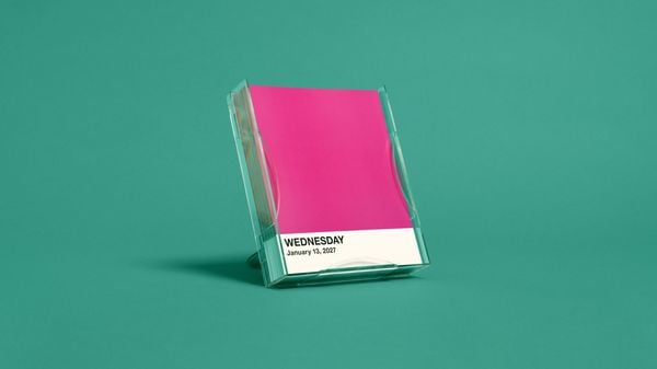 Produktbild: Pantone Page-A-Day(r) Gallery Calendar 2027