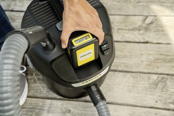 Produktbild: K&auml;rcher Home & Garden AD 2 1.348-301.0 Aschesauger 230W 14l inkl. 1 Akku