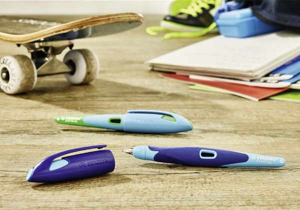 Produktbild: STABILO Rechtsh&auml;nder-Griffst&uuml;ck f&uuml;r ergonomischen Schulf&uuml;ller mit Anf&auml;nger-Feder A -   EASYbirdy in schwarz