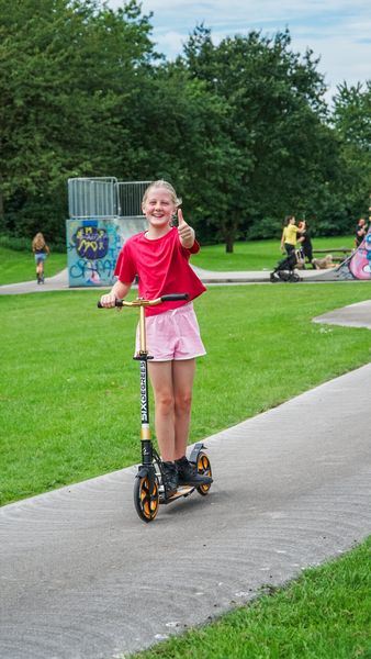 Produktbild: SIX DEGREES Alu Scooter 230/215 mm gold