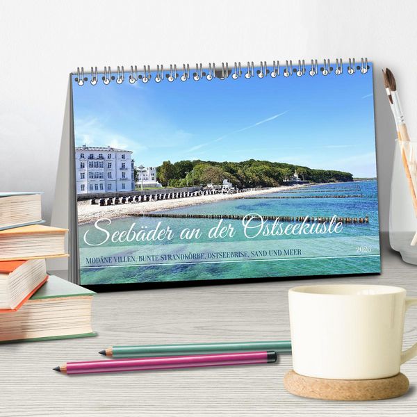 Produktbild: Seeb&auml;der an der Ostseek&uuml;ste - Mod&auml;ne Villen, bunte Strandk&ouml;rbe, Ostseebrise, Sand und Meer (Tischkalender 2026 DIN A5 quer), CALVENDO Monatskalender
