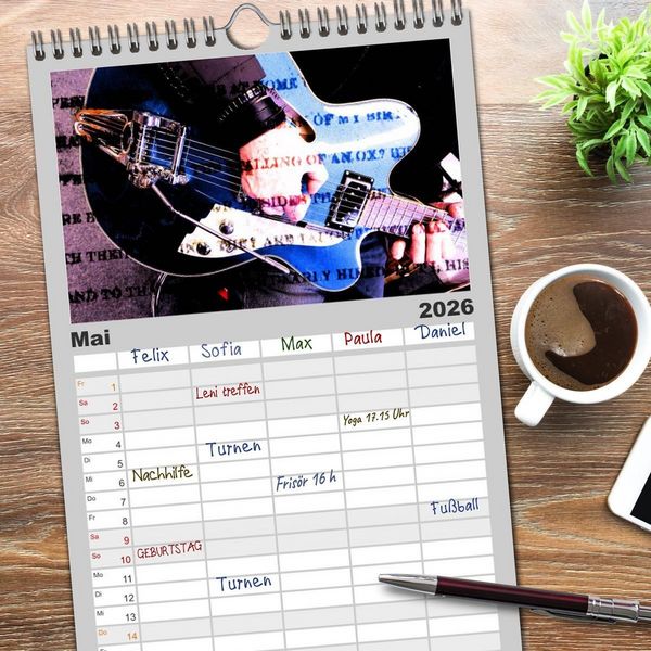 Produktbild: Familienplaner 2026 - Gitarren - Grunge Style mit 5 Spalten (Wandkalender, 21 x 45 cm) CALVENDO