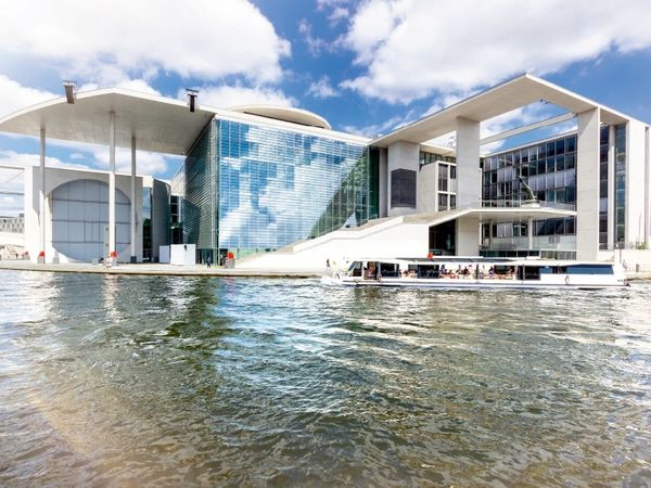Produktbild: CALVENDO Puzzle Marie-Elisabeth-L&uuml;ders-Haus im Regierungsviertel | 1000 Teile Lege-Gr&ouml;&szlig;e 64 &times; 48 cm Foto-Puzzle f&uuml;r gl&uuml;ckliche Stunden