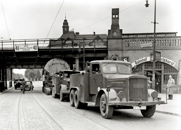 Produktbild: Jahrbuch Lastwagen 2022