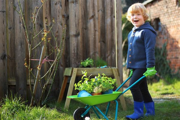 Produktbild: small foot 12014 - Kinder Gartenset mit Schubkarre, gro&szlig;