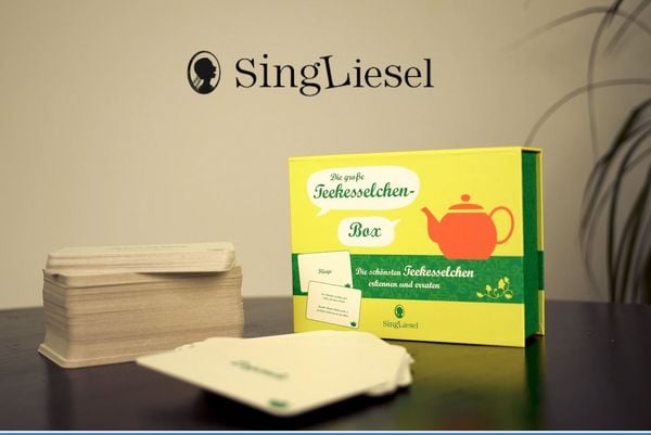 Produktbild: Die gro&szlig;e Teekesselchen-Quiz-Box f&uuml;r Senioren. Der Spiele-Klassiker. Das Spiel rund um beliebte Teekesselchen f&uuml;r Senioren. Auch mit Demenz. Spiele Box mit 100 Karten.