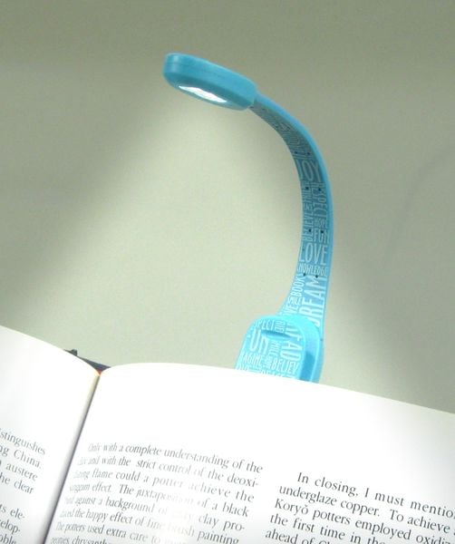 Produktbild: Flexilight Xtra (Blue Words) - 2-LED Leselampe mit Klammer - extralanger Hals - Geschenk f&uuml;r Leser, Buchliebhaber - Deutsche Ausgabe