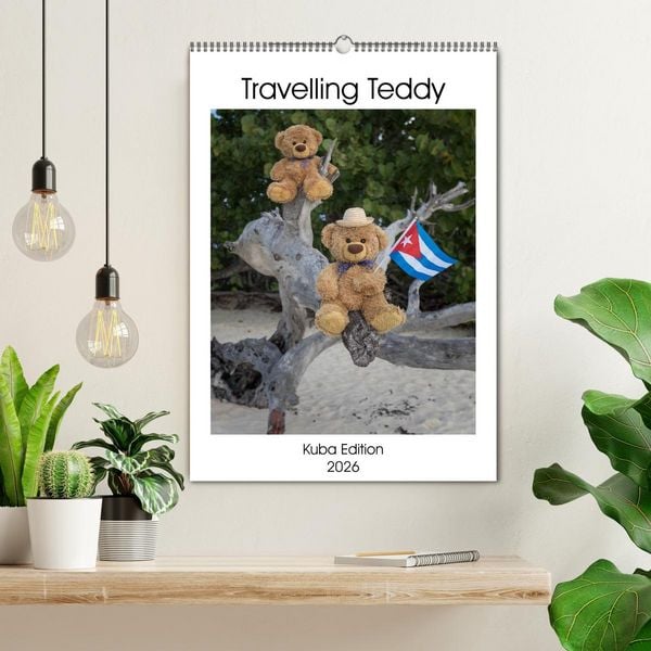 Produktbild: Travelling Teddy Kuba Edition 2026 (Wandkalender 2026 DIN A2 hoch), CALVENDO Monatskalender