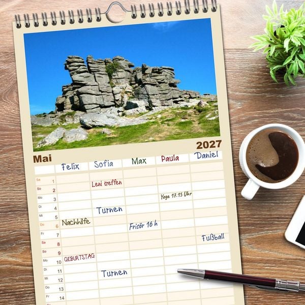Produktbild: Familienplaner 2027 - S&uuml;dengland - Mystische Steinkreise und Dartmoor mit 5 Spalten (Wandkalender, 21 x 45 cm) CALVENDO