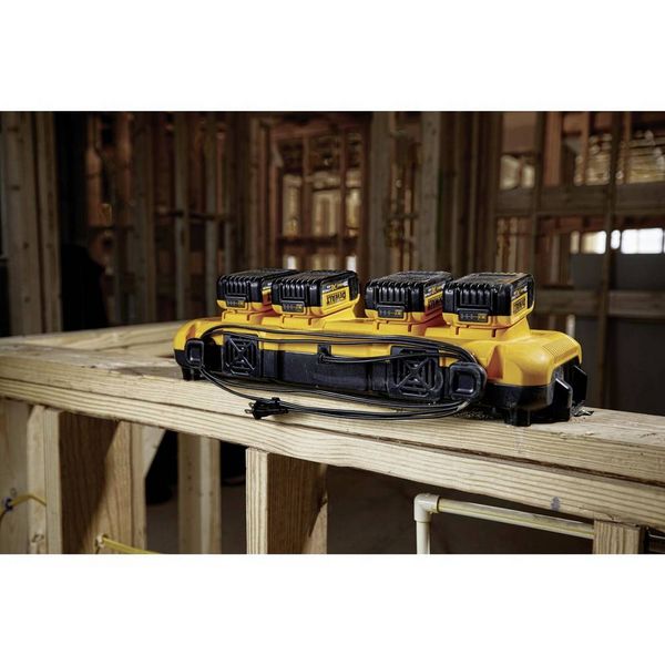 Produktbild: DEWALT DCB104 Schnellladeger&auml;t DCB104-QW