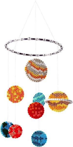 Produktbild: Hama 3257 - B&uuml;gelperlen Weltraum, Geschenkpackung mit ca. 2.500 Midi-Perlen, 2 Stiftplatten, Motiv-Vorlage, B&uuml;gelpapier