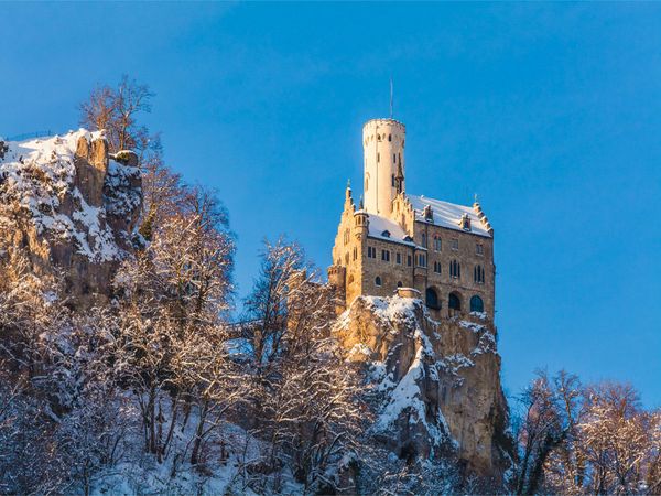 Produktbild: CALVENDO Puzzle Schloss Lichtenstein auf der Schw&auml;bischen Alb | 1000 Teile Lege-Gr&ouml;&szlig;e 64x48cm Foto-Puzzle f&uuml;r gl&uuml;ckliche Stunden
