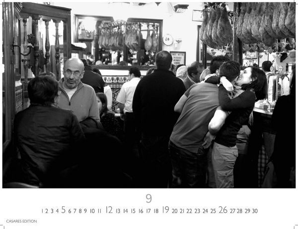 Produktbild: Tapas y Vino Kalender 2027 &ndash; Wandkalender | Fotokalender Spanien 42x55 cm- Fotokunstkalender schwarz-weiss mit Motiven aus Spanischen Bars.
