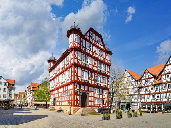 CALVENDO Puzzle Rathaus Melsungen | 1000 Teile Lege-Größe 64x48cm Foto-Puzzle für glückliche Stunden