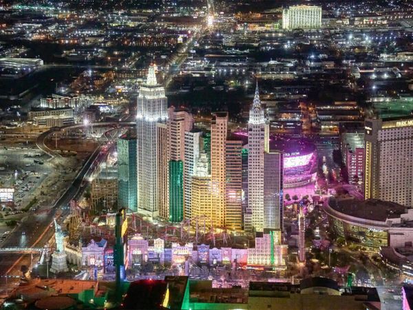 Produktbild: CALVENDO Puzzle Las Vegas Skyline bei Nacht | 1000 Teile Lege-Gr&ouml;&szlig;e 64x48cm Foto-Puzzle f&uuml;r gl&uuml;ckliche Stunden