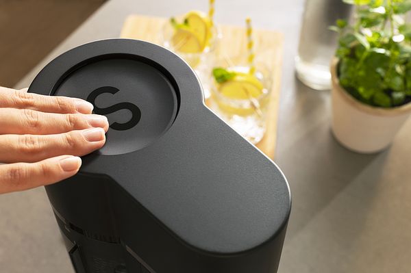 Produktbild: SODAPOP Wassersprudler Logan matt schwarz, 2x 850ml + 1x 600ml Glasflaschen + 1x CO&sup2; Zylinder