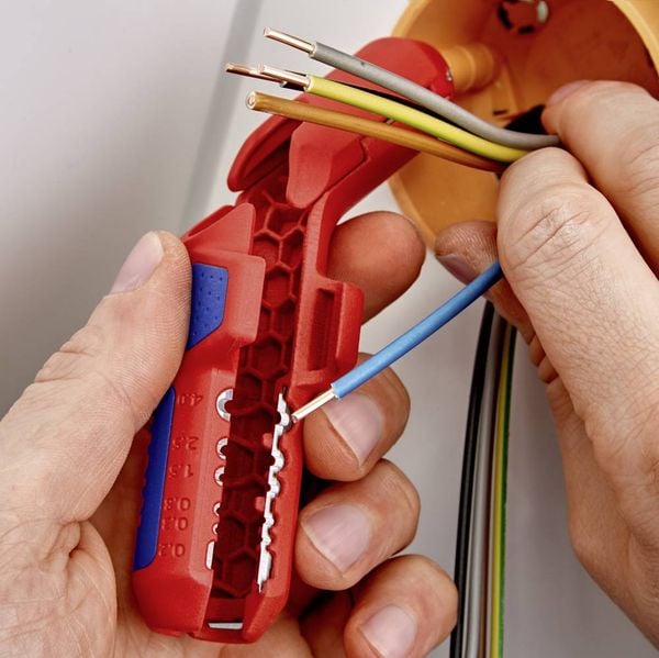 Produktbild: Knipex 16 95 01 SB ErgoStrip Kabelentmanteler Geeignet f&uuml;r Rundkabel, Feuchtraumkabel, Datenkabel, Koaxialkabel 4.8 bis 13 mm 0.2 bis 4 mm&sup2;