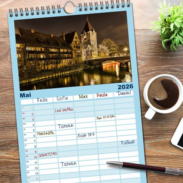 Produktbild: Familienplaner 2026 - N&uuml;rnberg - Die Altstadt bei Nacht mit 5 Spalten (Wandkalender, 21 x 45 cm) CALVENDO