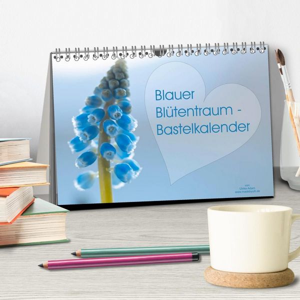 Produktbild: Blauer Bl&uuml;tentraum - Bastelkalender (Tischkalender 2027 DIN A5 quer), CALVENDO Monatskalender