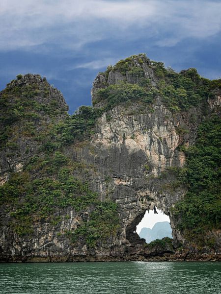 Produktbild: CALVENDO Puzzle Karstformationen in der Ha Long Bucht 1000 Teile Puzzle hoch | 1000 Teile Lege-Gr&ouml;&szlig;e 64 &times; 48 cm Foto-Puzzle f&uuml;r gl&uuml;ckliche Stunden