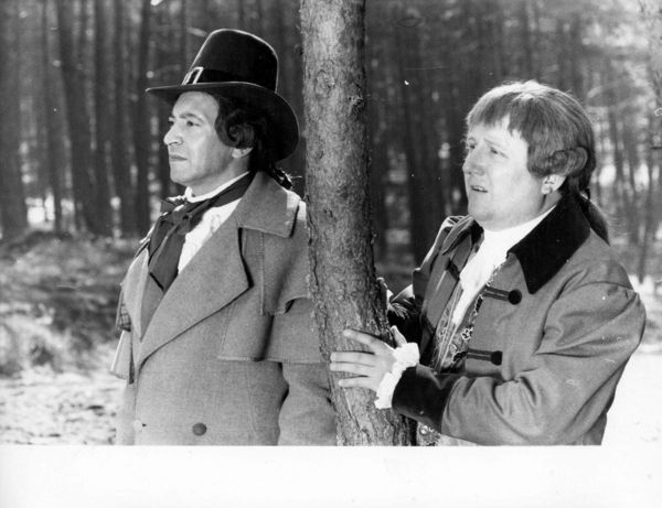 Produktbild: Das Geheimnis der wei&szlig;en Masken - Die komplette Serie (Fernsehjuwelen) [2 DVDs]