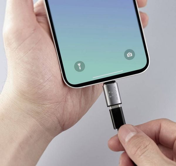Produktbild: Renkforce USB-C&reg;, iPad/iPhone/iPod Adapter [1x USB-C&reg; Buchse - 1x Apple Lightning-Stecker] magnetischer Stecker