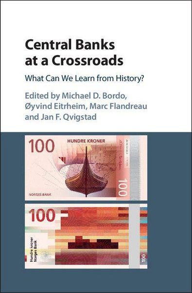 Produktbild: Central Banks at a Crossroads
