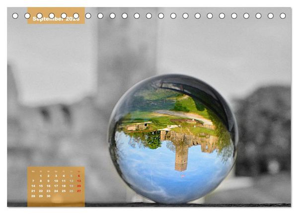 Produktbild: Die bunte Welt in der Kugel - neue Blickwinkel (Tischkalender 2026 DIN A5 quer), CALVENDO Monatskalender