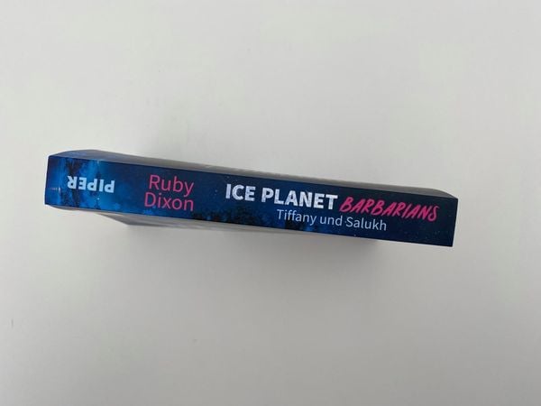 Ice Planet Barbarians – Tiffany und Salukh